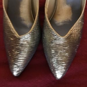 VINTAGE METALLIC GOLD PUMPS SZ 10